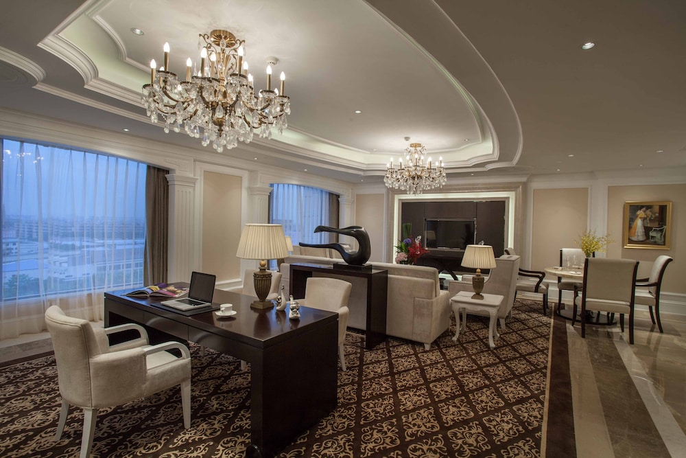 Suite, 1 King Bed (Living, Dining, Meeting) - Photo 1