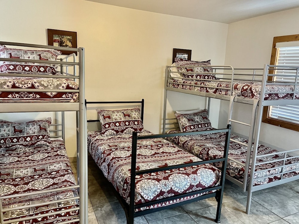 Family Cabin, Multiple Beds, Private Bathroom, Mountain View (005 1BR 2Q 1SS)