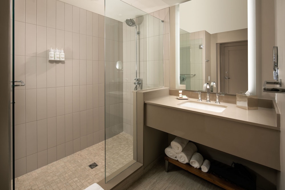 Junior Suite, 1 Bedroom, Courtyard View - Photo 7