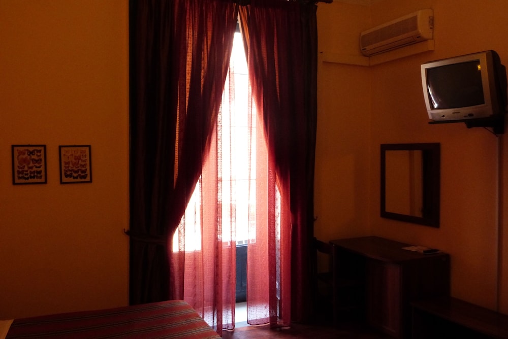 Double Room - Photo 10