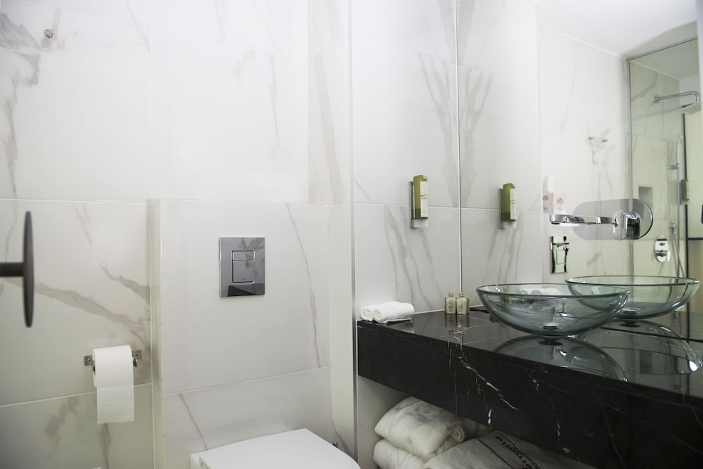 Standard Double or Twin Room, Partial Sea View - Photo 6