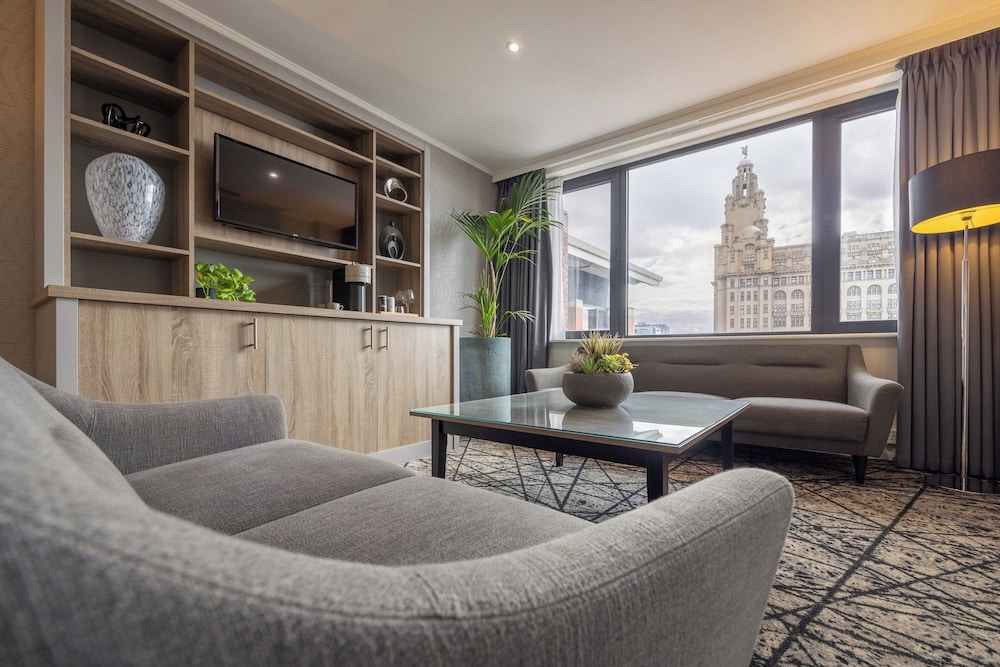 Suite, 1 Bedroom (Liver Building View) - Photo 3