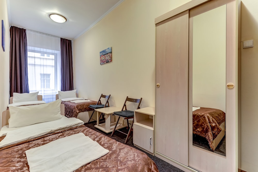 Economy Triple Room, Shared Bathroom photo 3