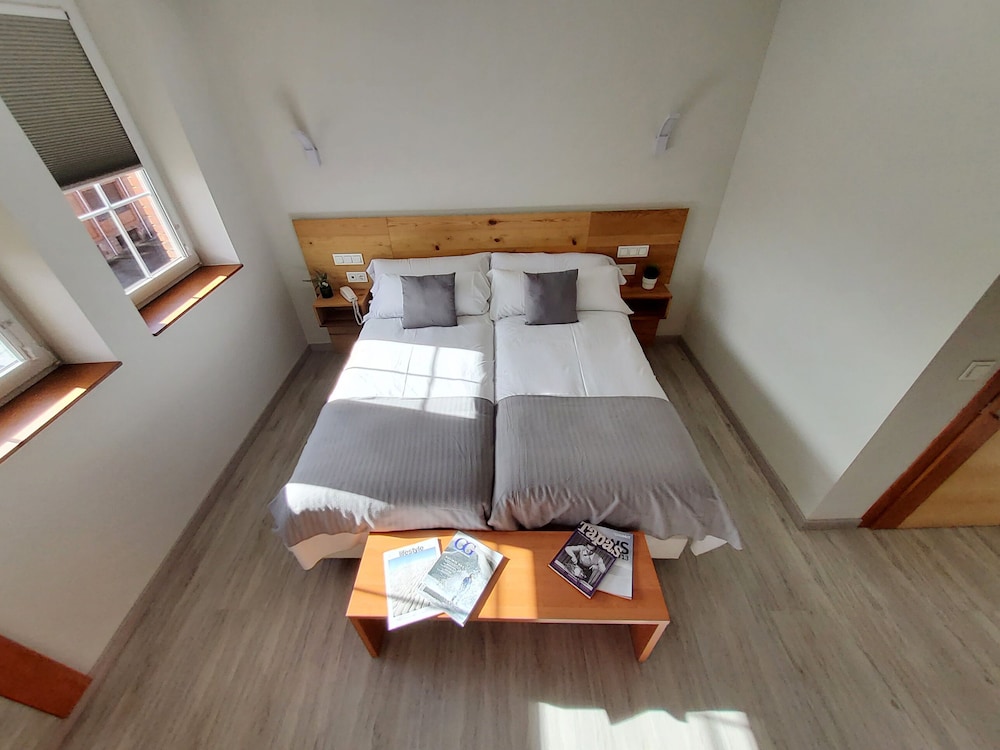 Standard Twin Room - Photo 5