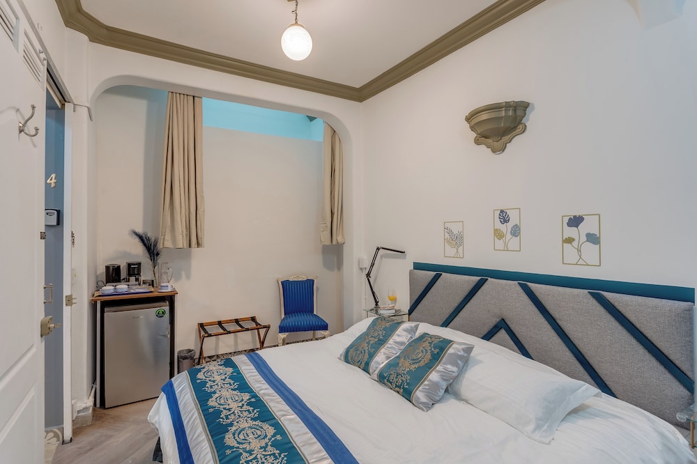 Junior Room