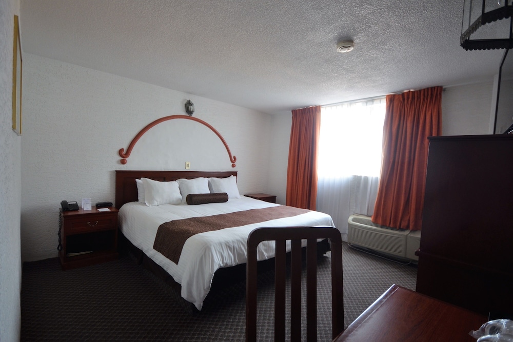 Room, 1 King Bed, Non Smoking - Photo 2