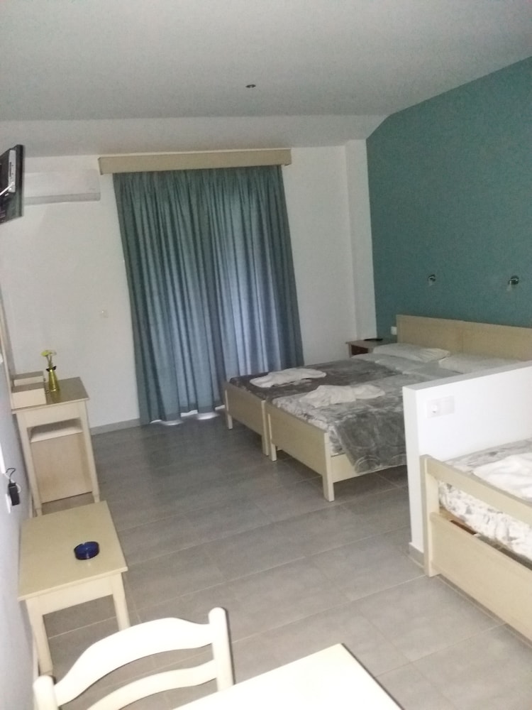 Family Studio, Kitchenette