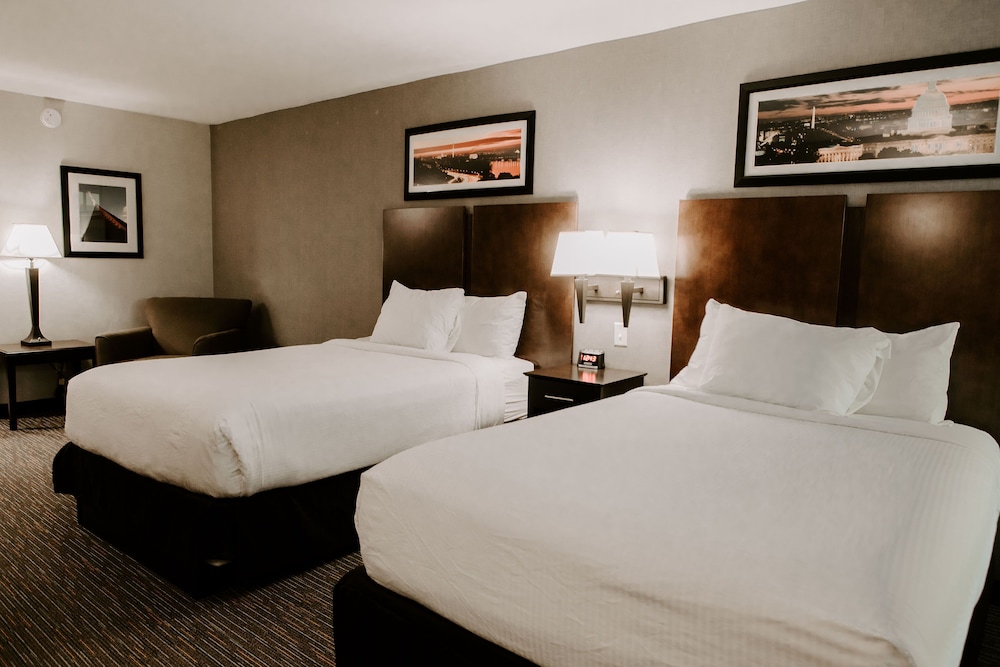 Standard Room, 2 Queen Beds - Photo 3