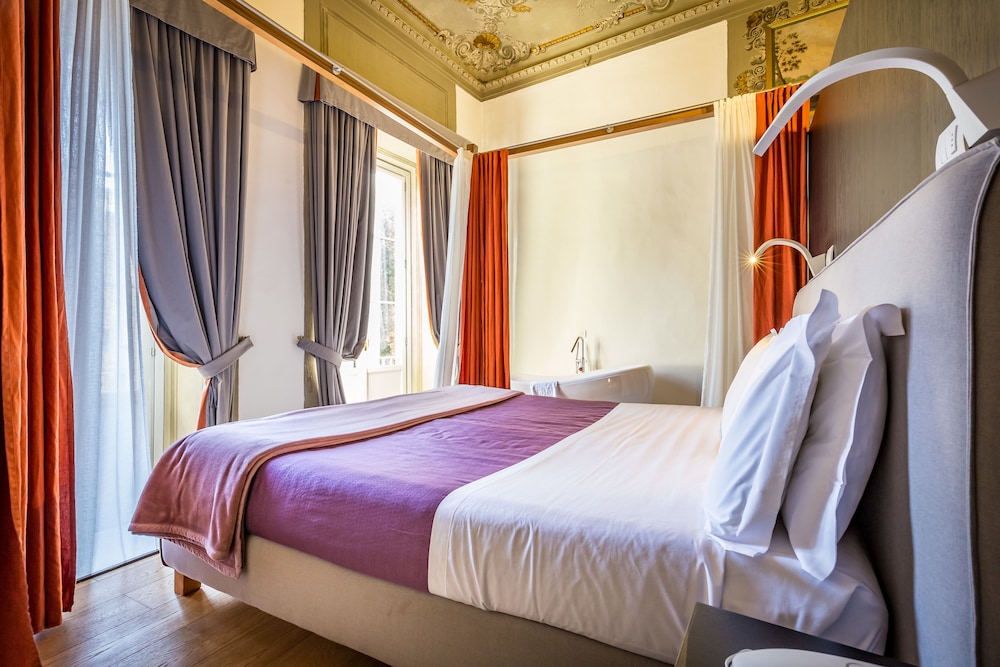 Luxury Suite - Photo 9