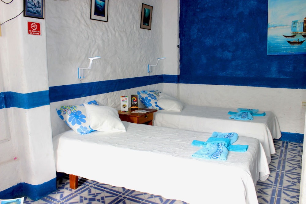 Quadruple Room (1 Double, 2 Single Beds) photo 2