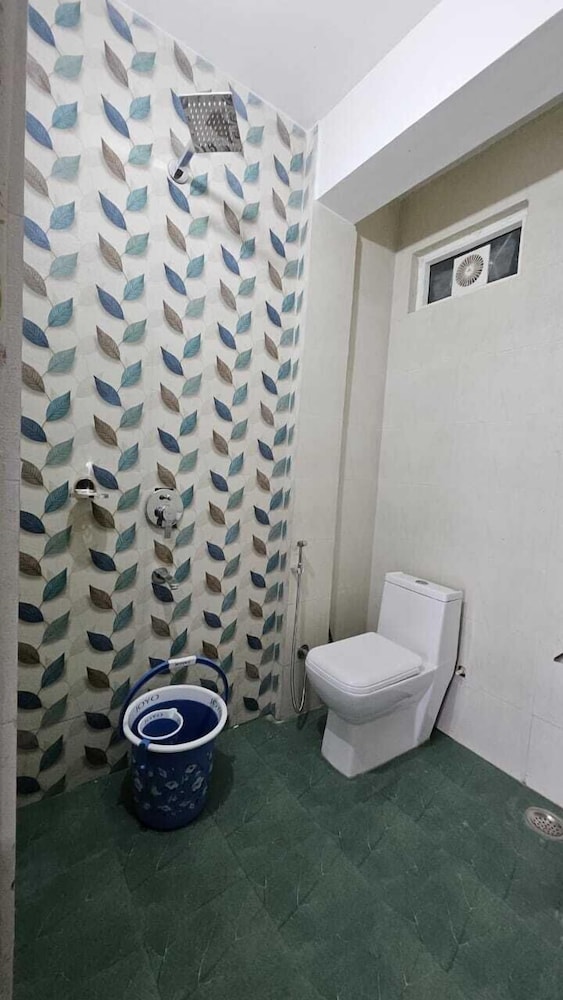 Basic Room, Hill View