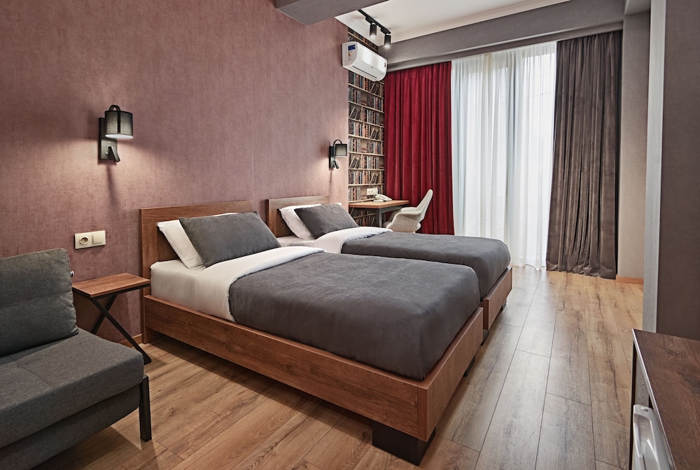 Twin room with City View photo 1