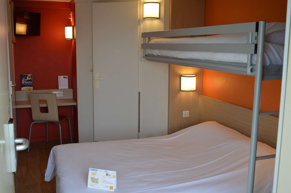 Standard Room, 3 Twin Beds - Photo 1