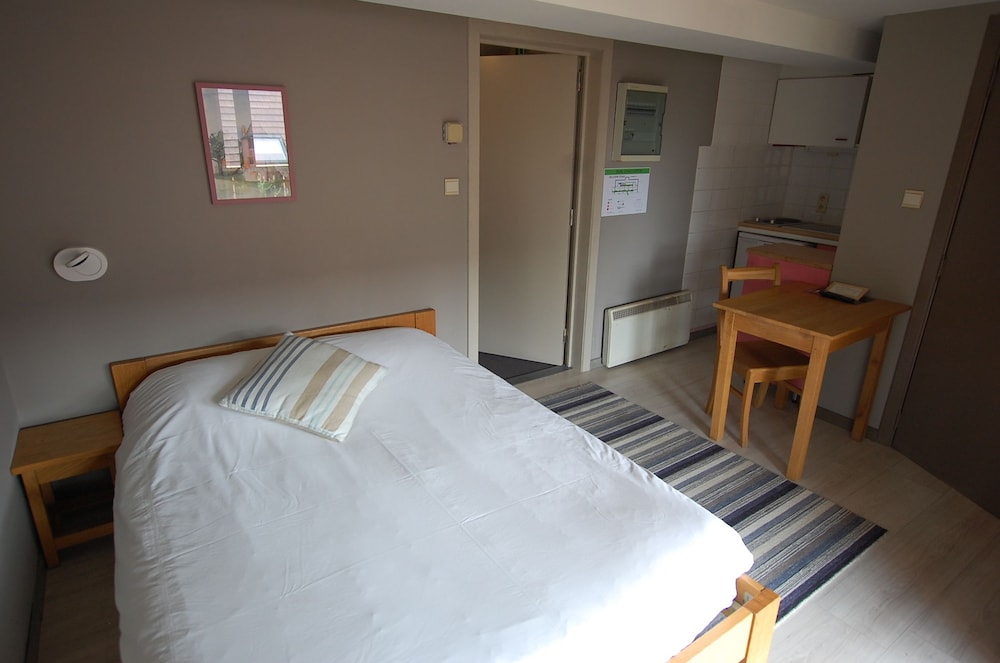 Single Room, 1 Double Bed, Balcony (2nd floor) photo 1