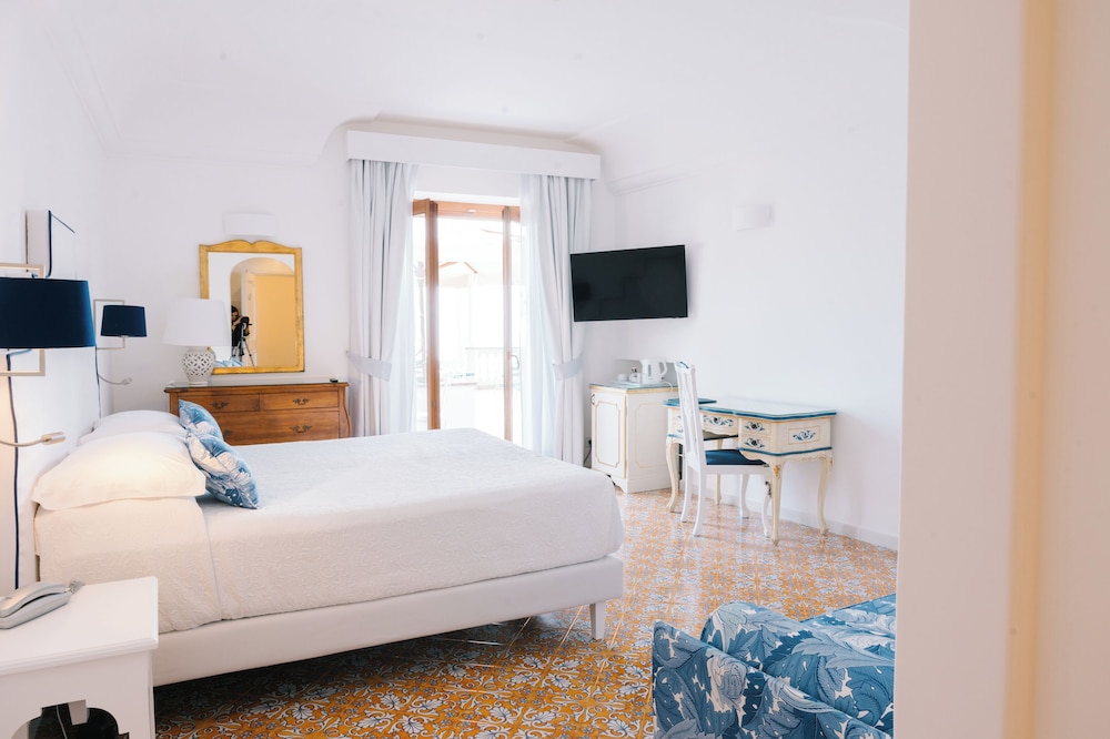 Deluxe Triple Room, 1 Bedroom, Sea View - Photo 6