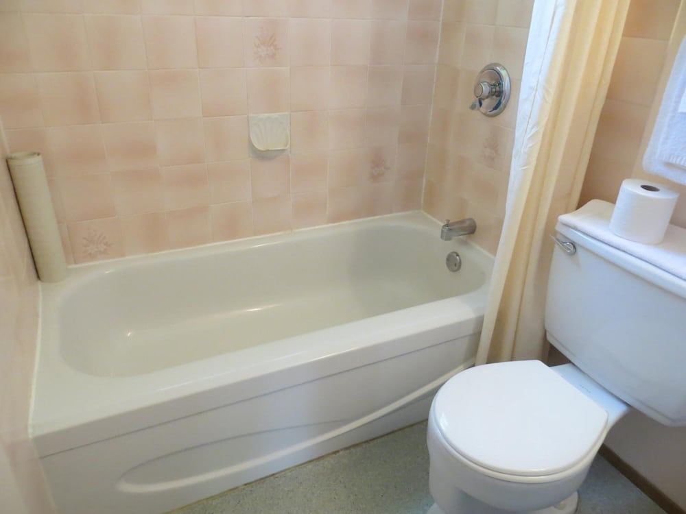 Premium Room, 2 Queen Beds, Refrigerator & Microwave photo 3