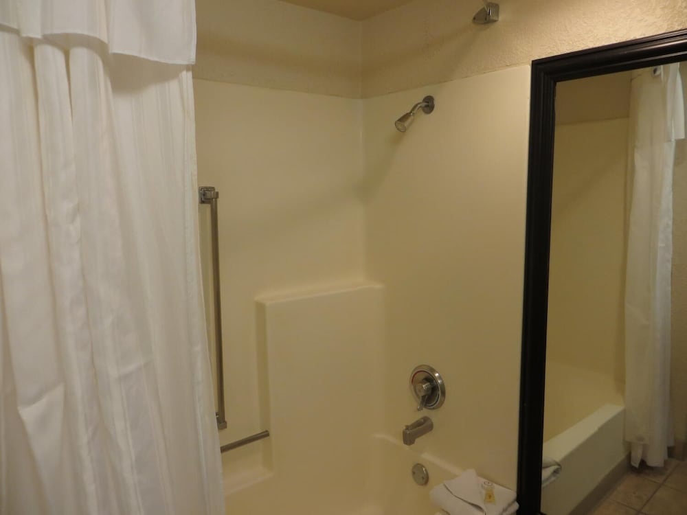 Room, 2 Queen Beds, Non Smoking - Photo 4