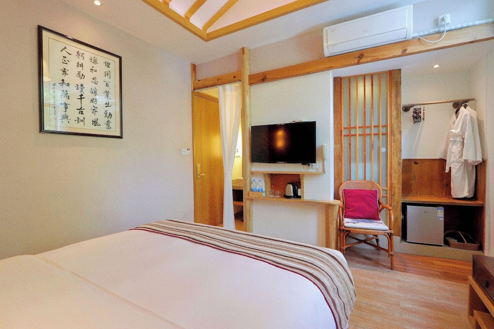 Economy Double Room, Courtyard View photo 3