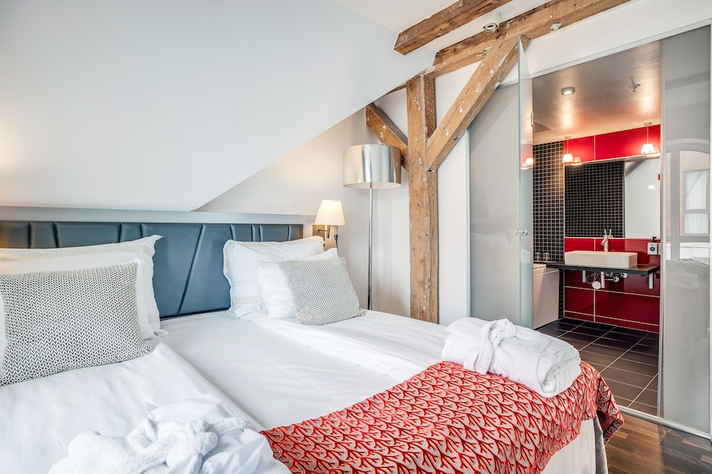 Suite, 1 Queen Bed, Non Smoking (Upgrade)