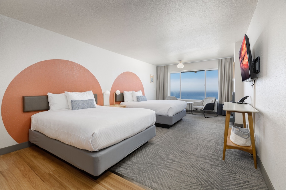Deluxe Room, 2 Queen Beds, Fireplace, Ocean View