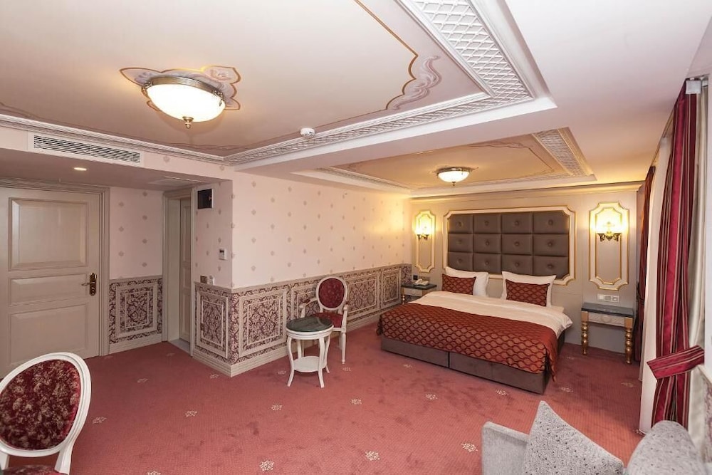Deluxe Triple with Terrace photo 2