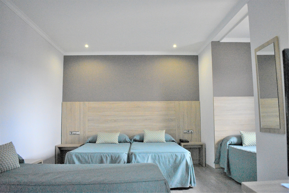 Habitación Doble Con 2 Camas Supletorias