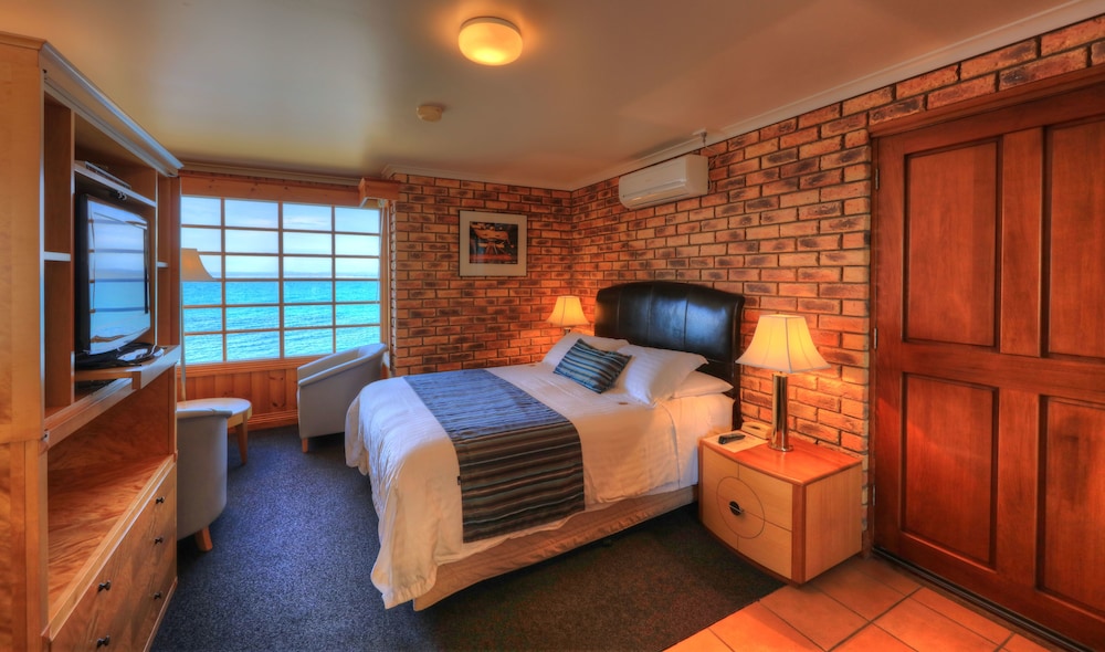 Stanley Village – Superior Suite, 1 Queen Bed, Sea View
