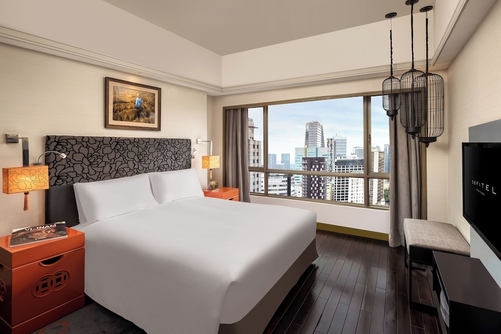 Junior Suite, 1 King Bed, City View photo 3