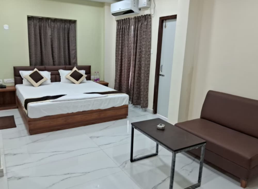 Deluxe Double Room, City View