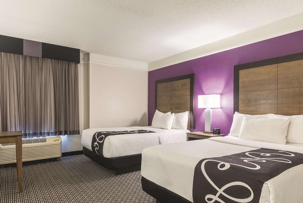 Room, 2 Double Beds, Non Smoking - Photo 1