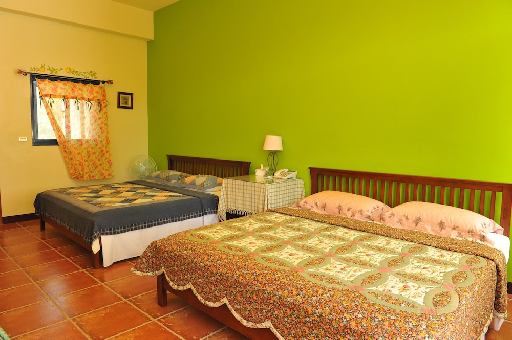 Signature Quadruple Room, 2 Double Beds, Balcony, Mountainside photo 2