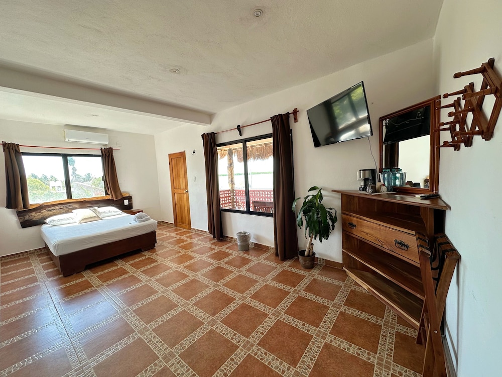 Basic Room, 2 Double Beds, Lake View photo 2