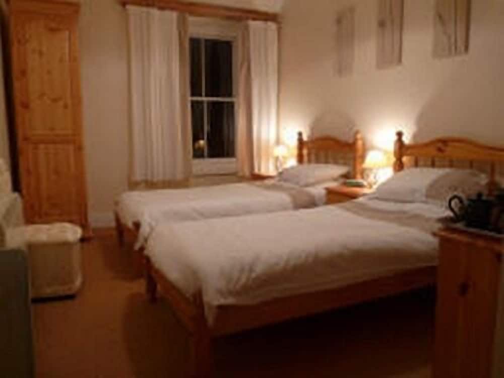 Twin Room, Ensuite (Gwanwyn) photo 1