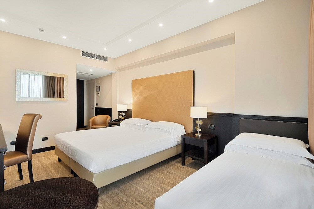 Triple Room, Balcony, Sea Facing - Photo 6