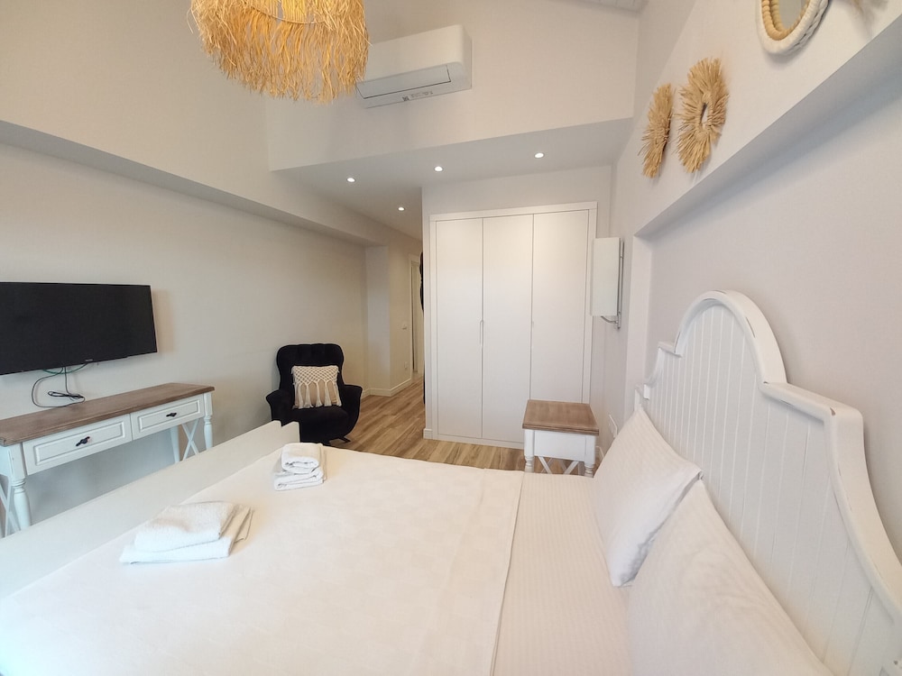 Deluxe Double Room - Photo 1