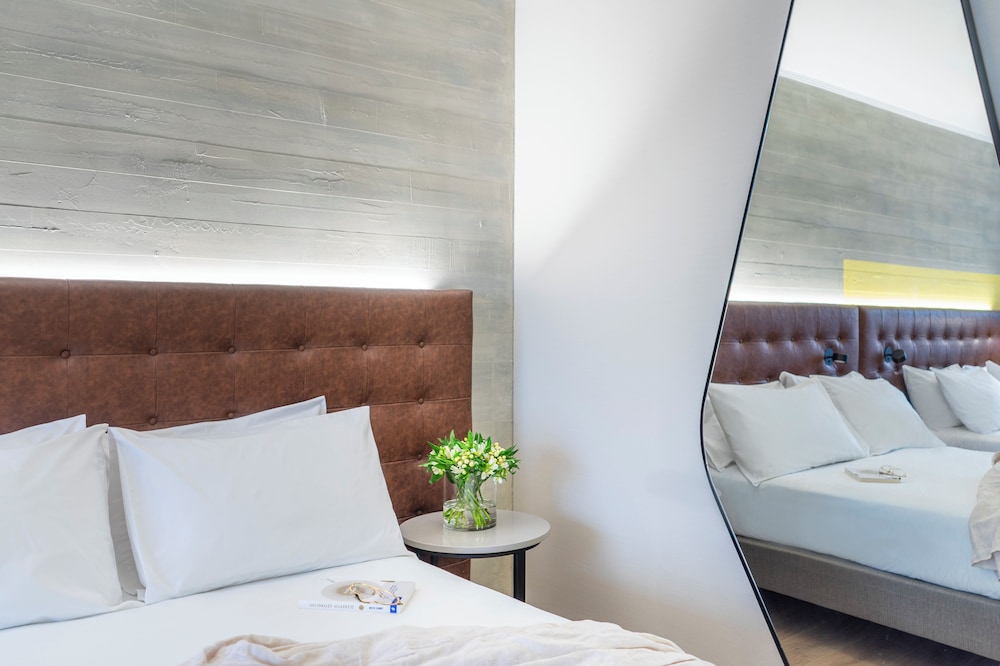 Deluxe Room, 2 Queen Beds - Photo 3