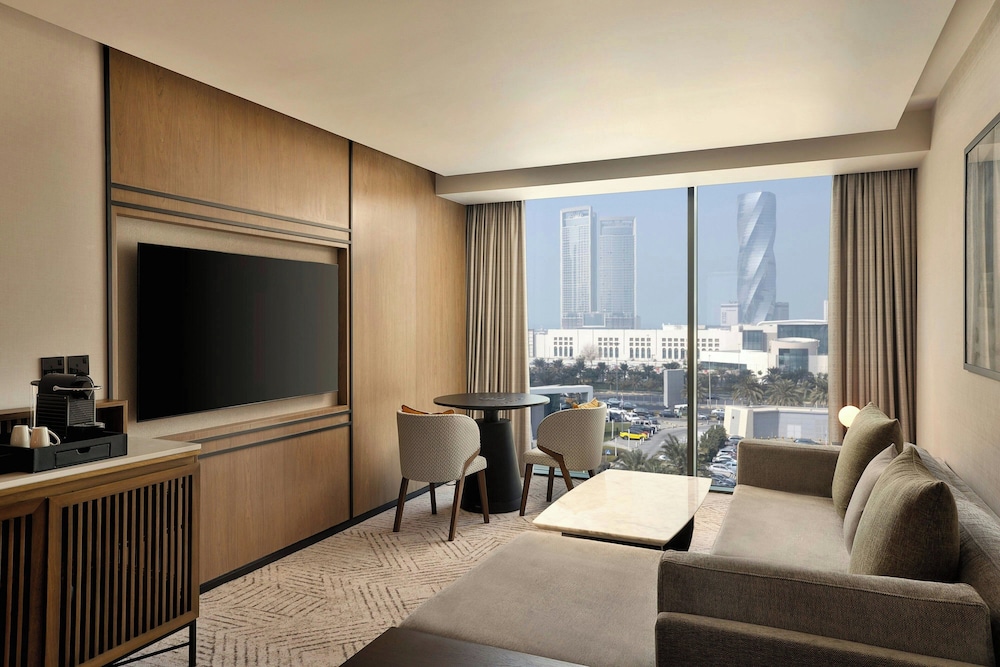 Junior Suite, 1 King Bed, City View - Photo 5