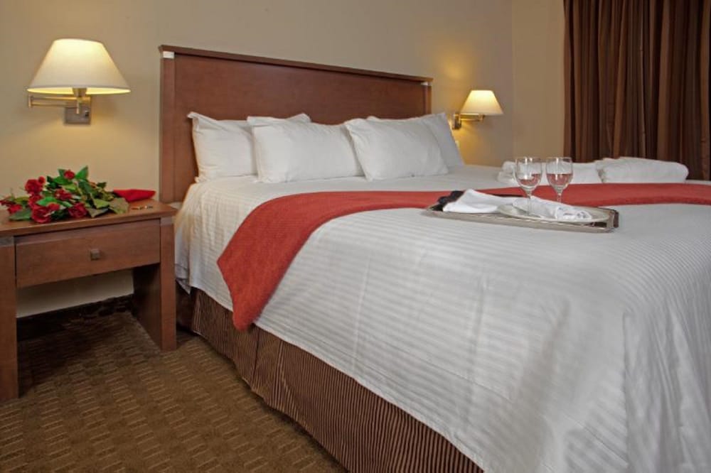 Standard Room, 1 King Bed, Non Smoking - Photo 2