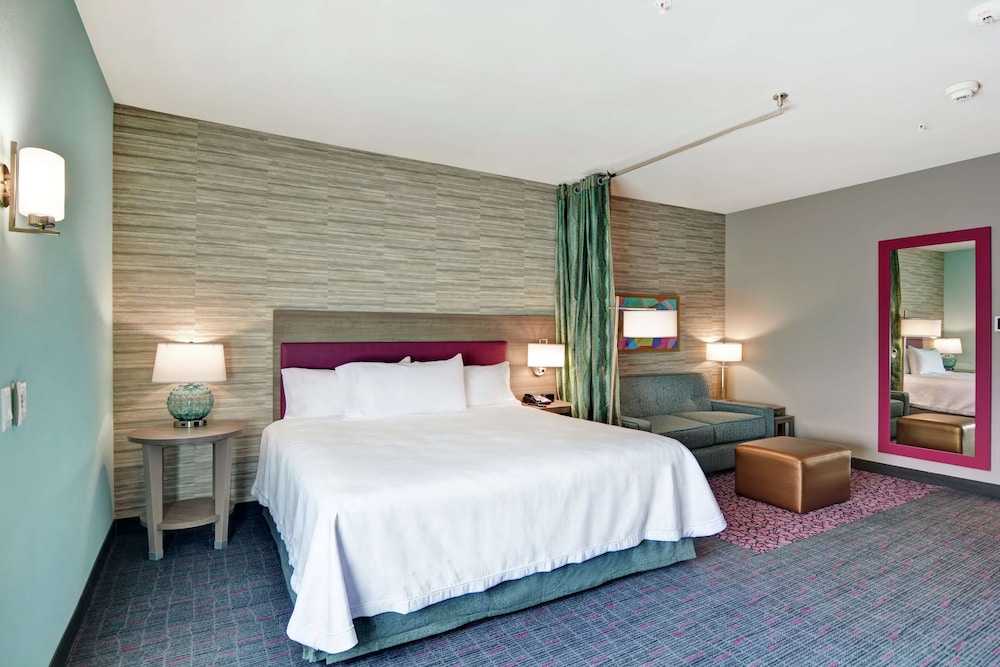 Studio, 1 King Bed, Accessible, Bathtub photo 1