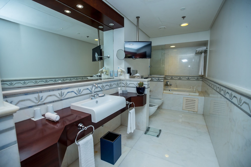 Executive Room, 1 King Bed - Photo 5