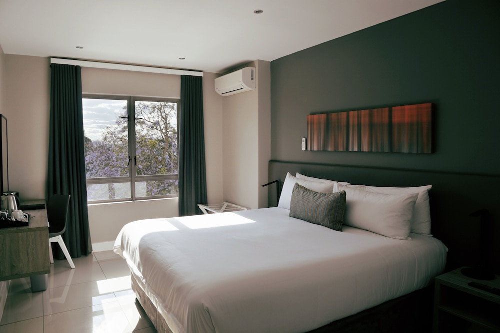 Standard Room, 1 King Bed photo 1