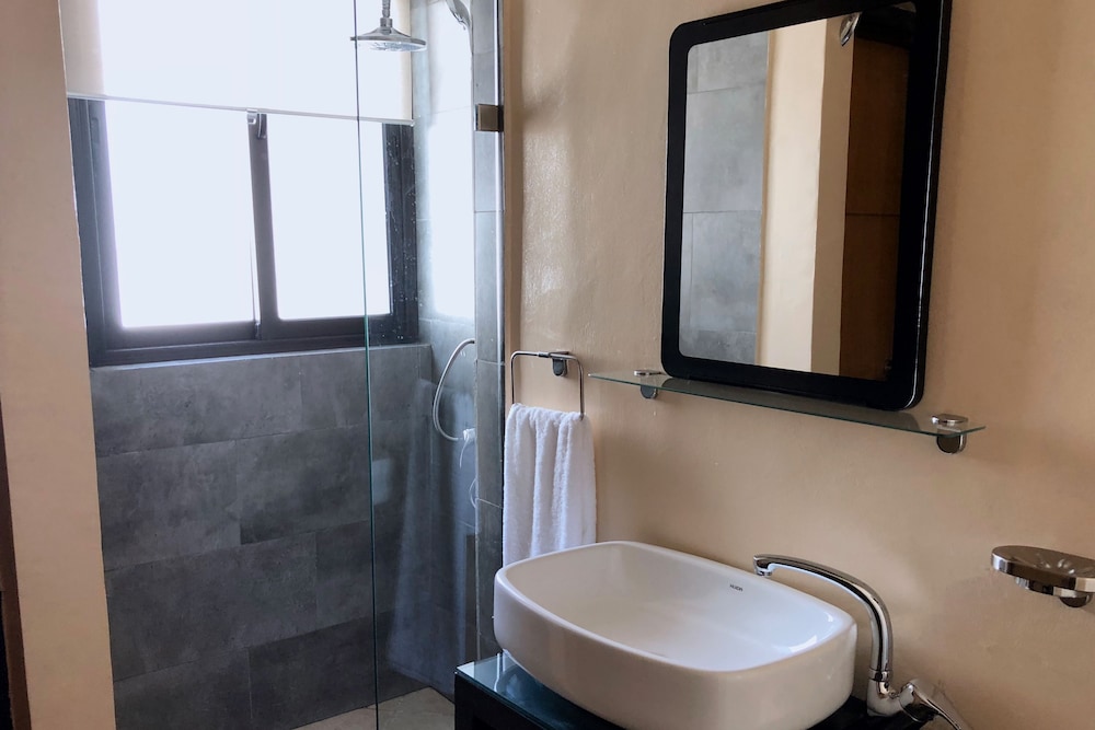 Deluxe Suite - Photo 14