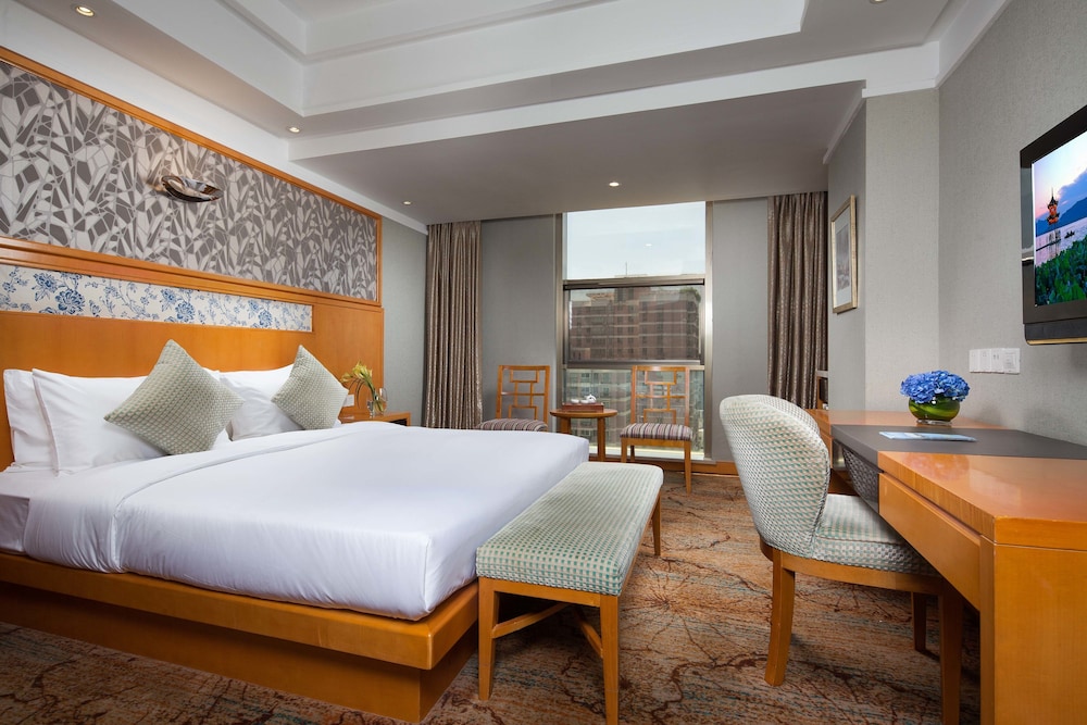 Deluxe Room, 1 King Bed photo 1