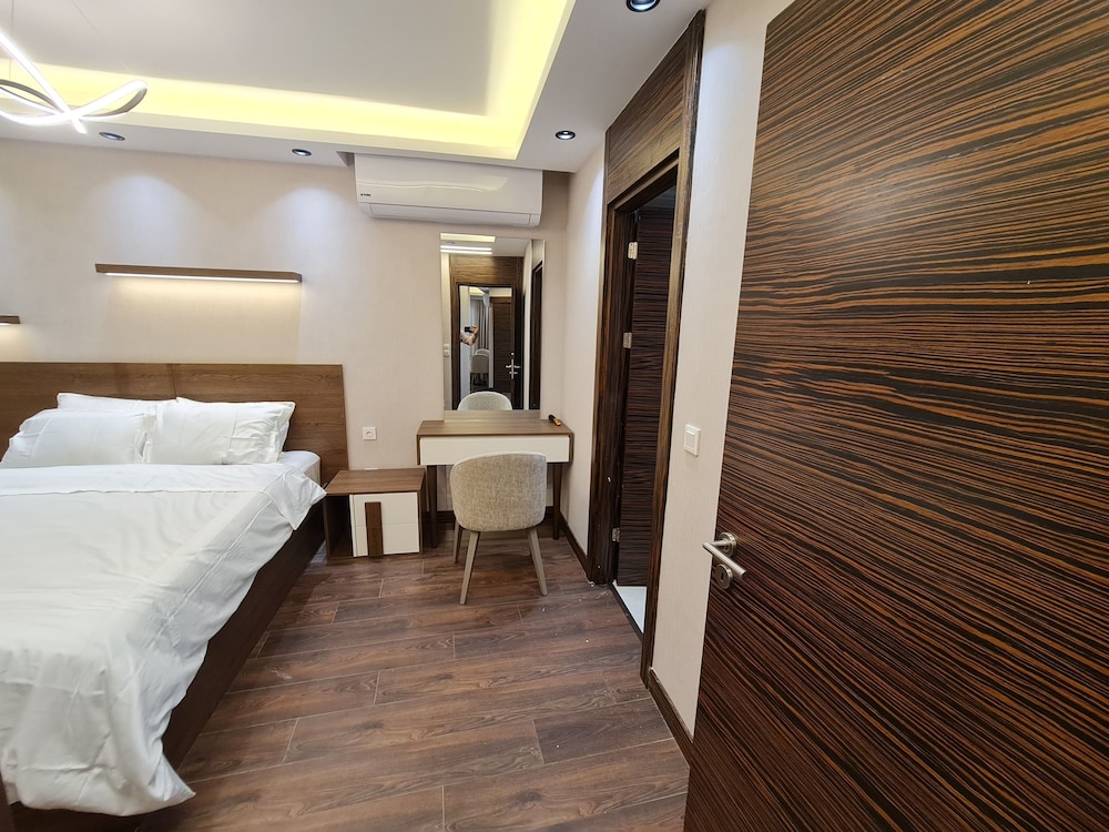 Luxury Apartment photo 3