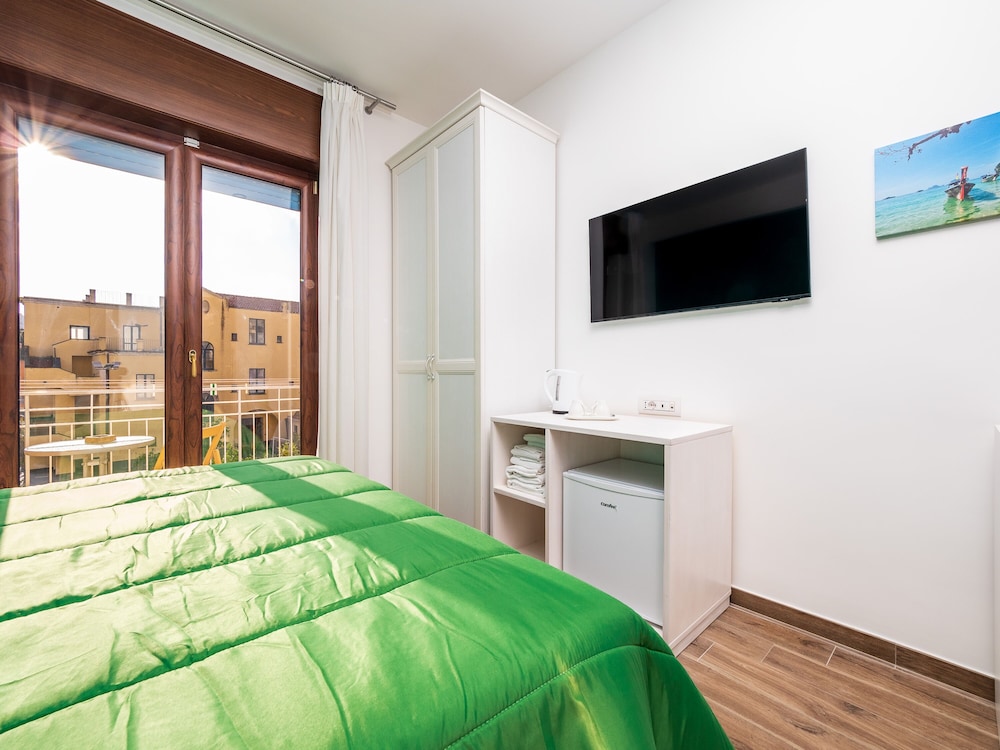 Deluxe Room - Photo 11