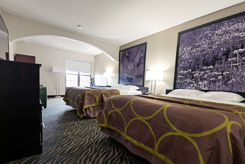 Room, 2 Queen Beds with Sleeper Sofa, Non Smoking photo 1
