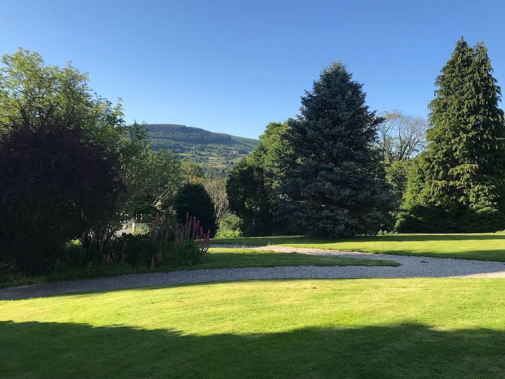 Four Poster with Mountain View - Photo 2