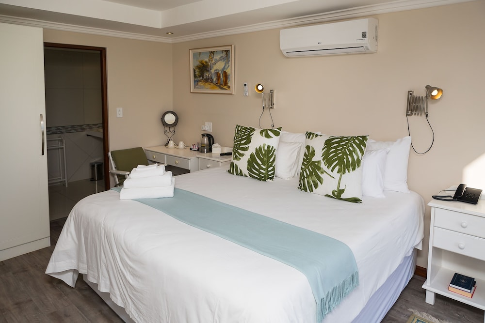 Deluxe Sea Facing Lower Level Room 5
