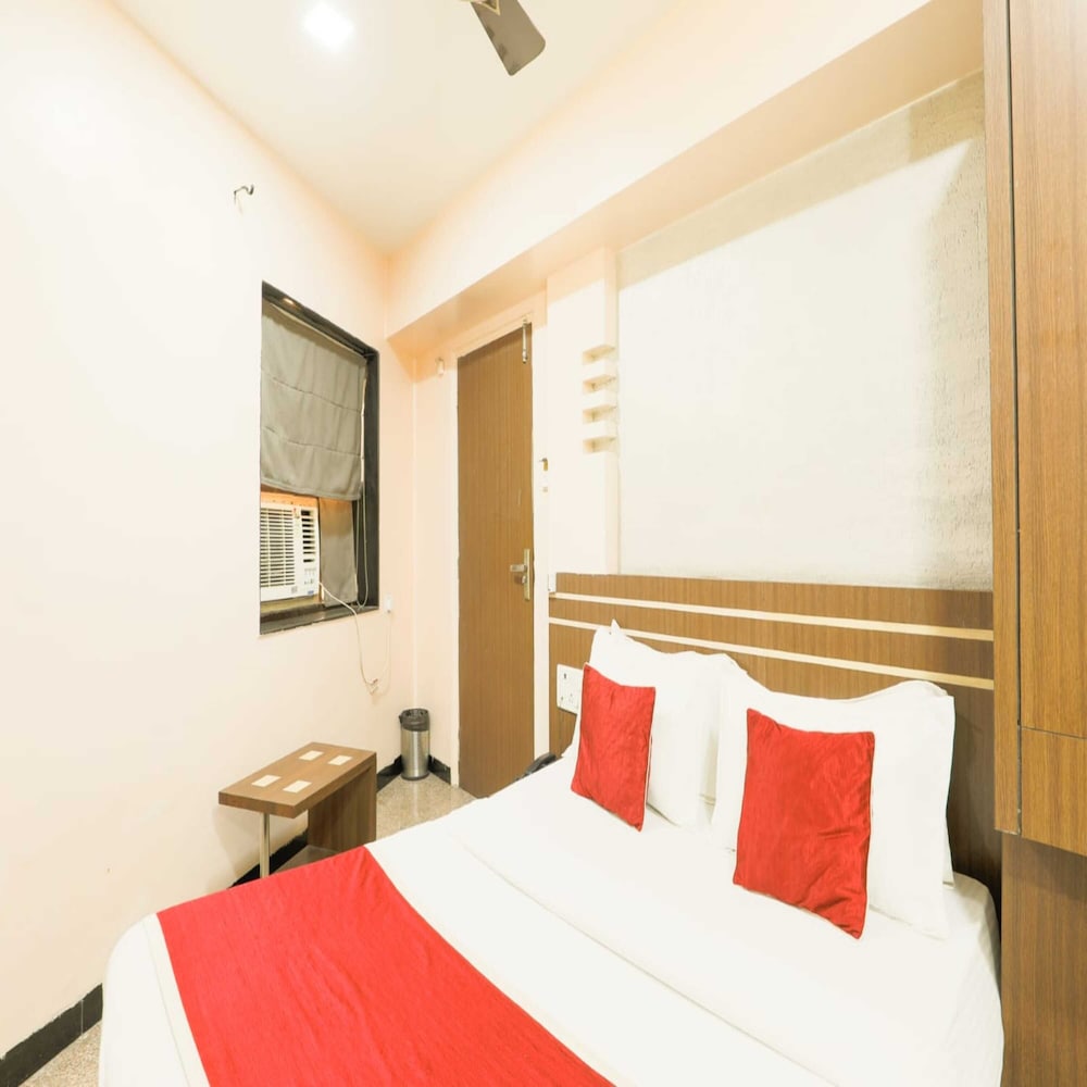 Deluxe Room - Photo 5