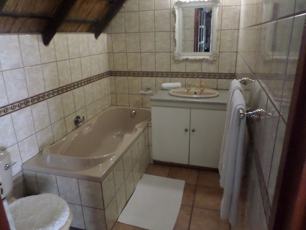 Family Studio Suite, 1 Bedroom, Non Smoking, Garden View photo 3